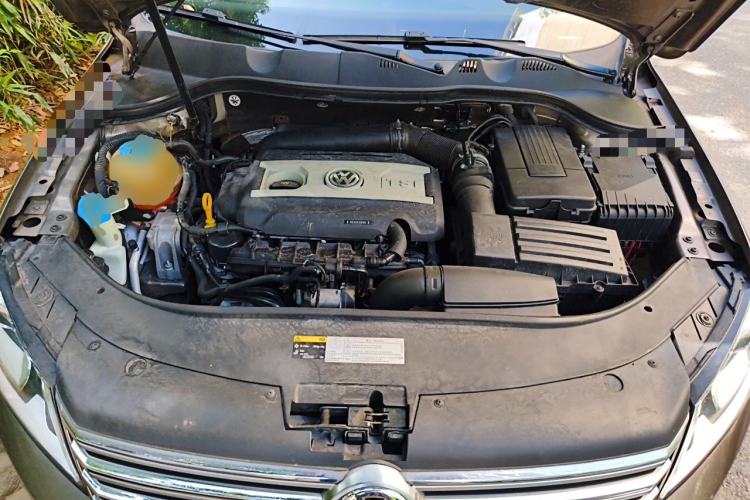 Used Volkswagen Magotan 2015 Facelift 1.8TSI Luxury Model Engine Bay