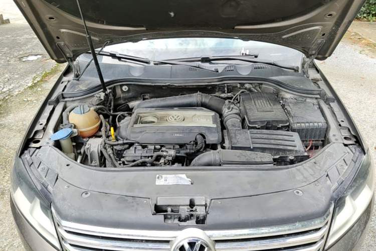 Used Volkswagen Magotan 2015 1.8TSI Advanced Model Engine Bay