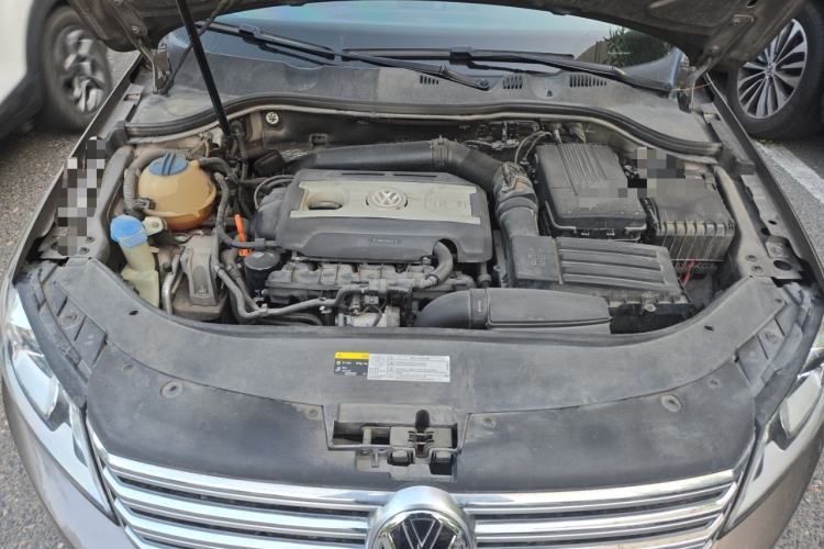 Used Volkswagen Magotan 2015 2.0 TSI Prestige Model Engine Bay