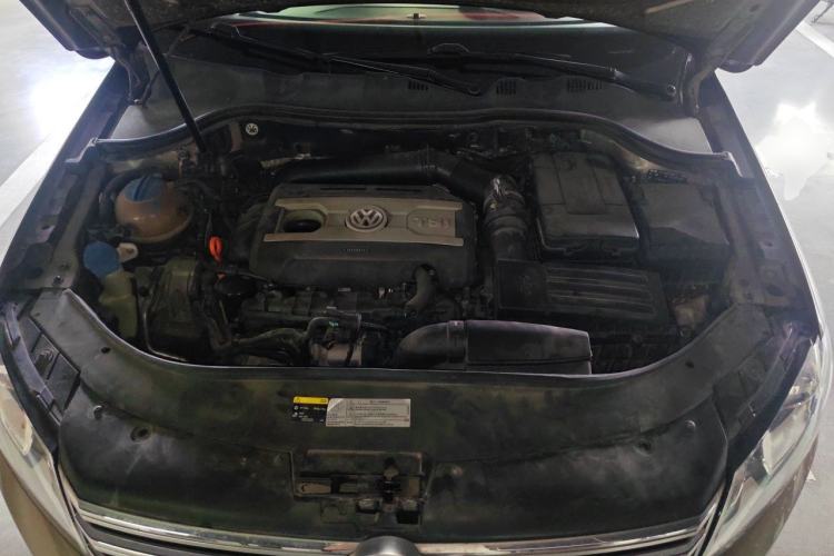 Used Volkswagen Magotan 2015 1.8TSI Luxury Model Engine Bay