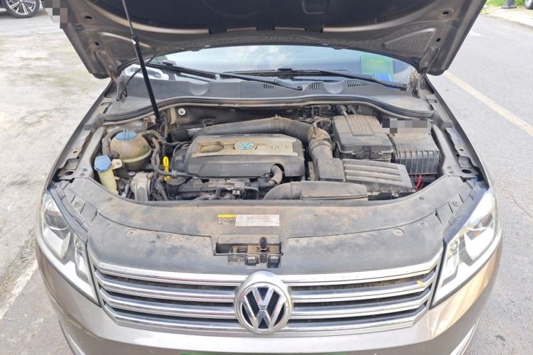 Used Volkswagen Magotan 2015 Facelift 1.8TSI Luxury Model Engine Bay