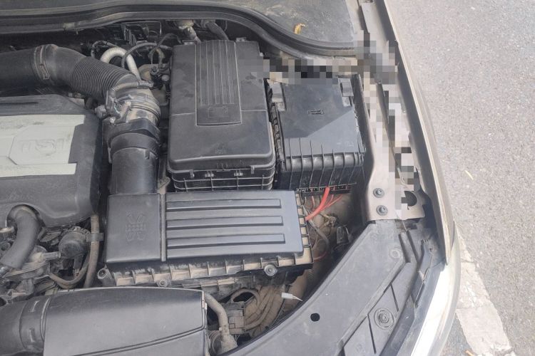 Used Volkswagen Magotan 2015 1.8TSI Advanced Model Engine Bay Left