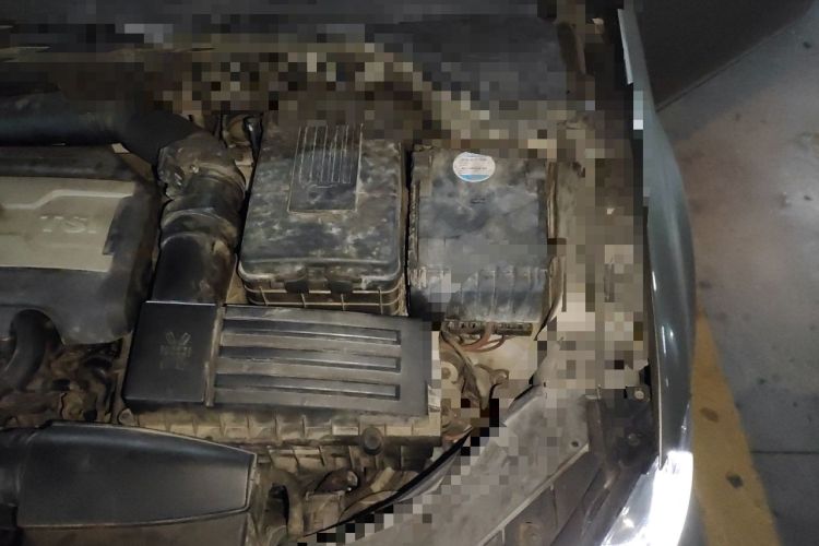 Used Volkswagen Magotan 2015 1.8TSI Luxury Model Engine Bay Left