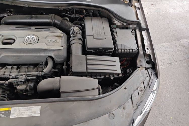 Used Volkswagen Magotan 2015 Revised Version 2.0 TSI Luxury Edition Engine Bay Left