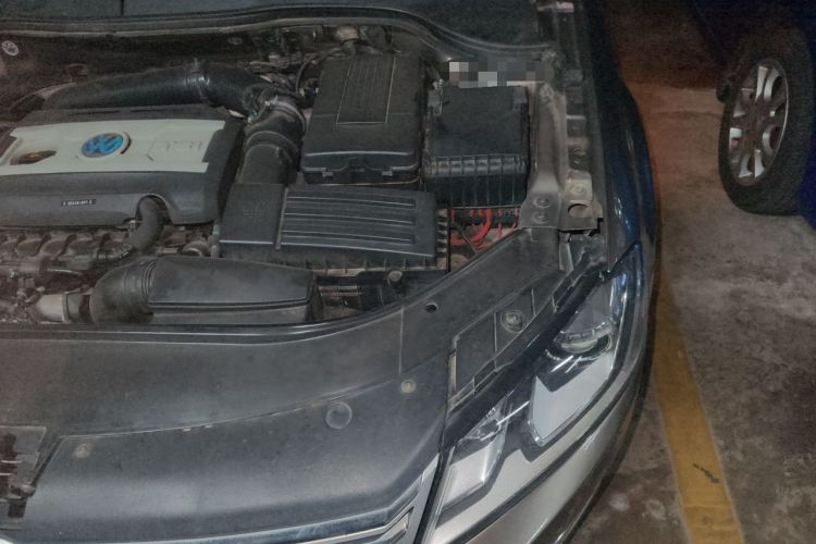 Used Volkswagen Magotan 2015 1.8TSI Luxury Model Engine Bay Left