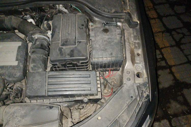 Used Volkswagen Magotan 2015 1.8TSI Advanced Model Engine Bay Left