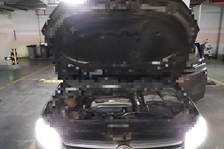 Used Volkswagen Magotan 2015 1.8TSI Luxury Model Engine Bay