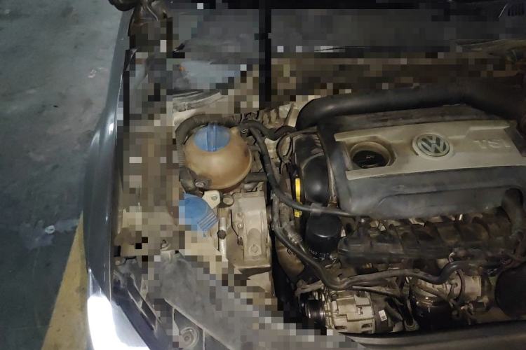 Used Volkswagen Magotan 2015 1.8TSI Luxury Model Engine Bay Right