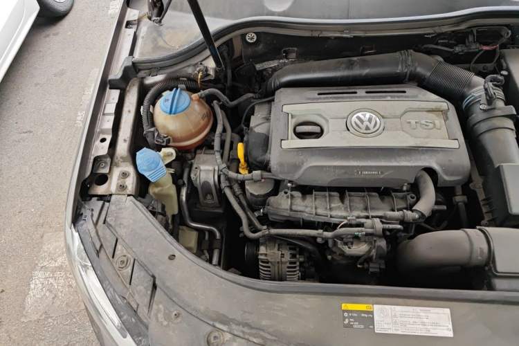 Used Volkswagen Magotan 2015 Revised Version 2.0 TSI Luxury Edition Engine Bay Right