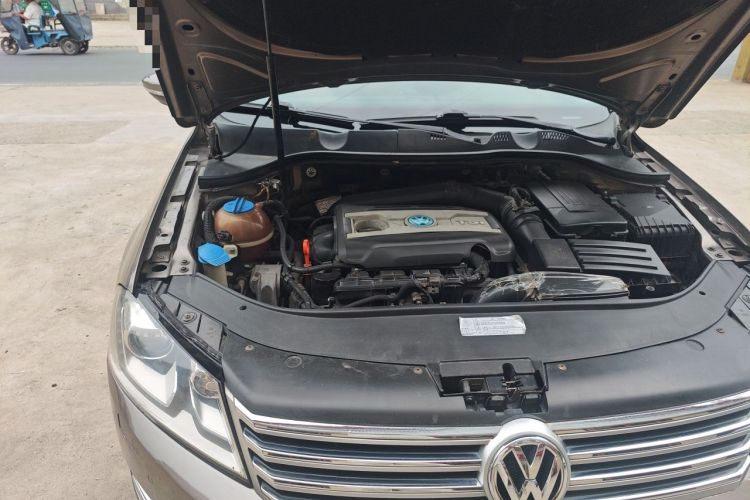 Used Volkswagen Magotan 2015 1.8TSI Prestige Model Engine Bay Right