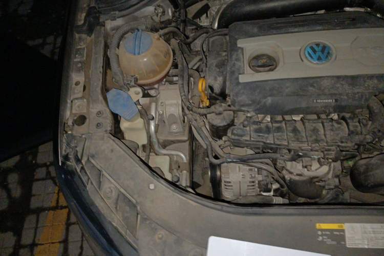 Used Volkswagen Magotan 2015 1.8TSI Advanced Model Engine Bay Right
