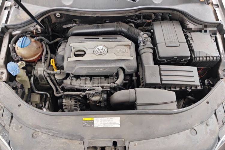 Used Volkswagen Magotan 2015 Revised Version 2.0 TSI Luxury Edition Engine Bay