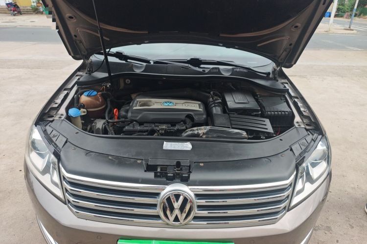 Used Volkswagen Magotan 2015 1.8TSI Prestige Model Engine Bay