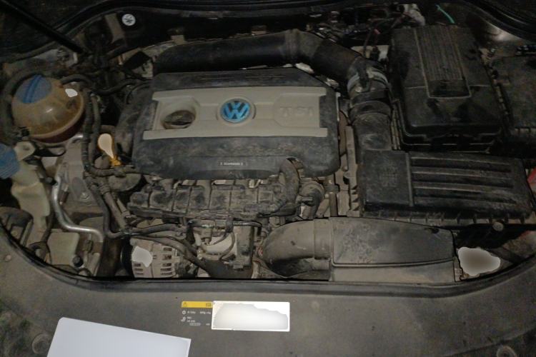 Used Volkswagen Magotan 2015 1.8TSI Advanced Model Engine Bay
