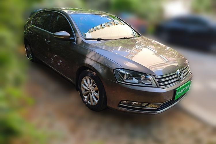 Used Volkswagen Magotan 2015 Facelift 1.8TSI Luxury Model Front Right 45 Deg