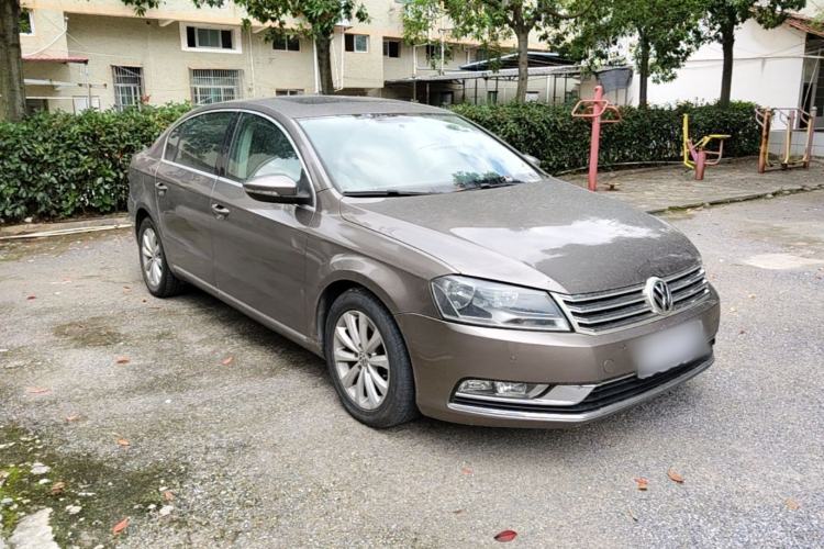 Used Volkswagen Magotan 2015 1.8TSI Advanced Model Front Right 45 Deg