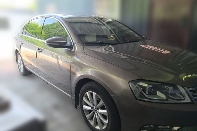 Used Volkswagen Magotan 2015 Facelift 1.8TSI Luxury Model Front Right 45 Deg