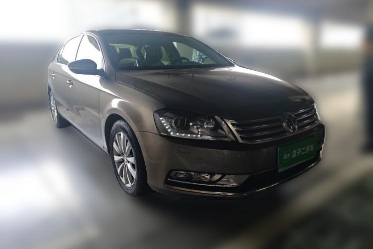 Used Volkswagen Magotan 2015 1.8TSI Luxury Model Front Right 45 Deg