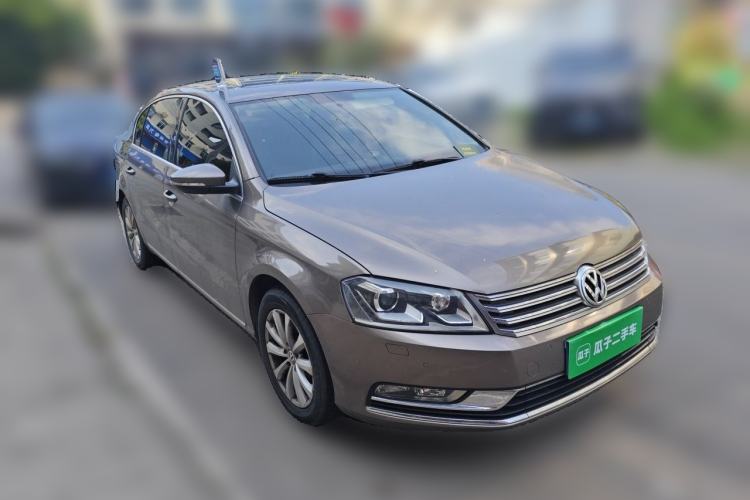 Used Volkswagen Magotan 2015 Facelift 1.8TSI Luxury Model Front Right 45 Deg