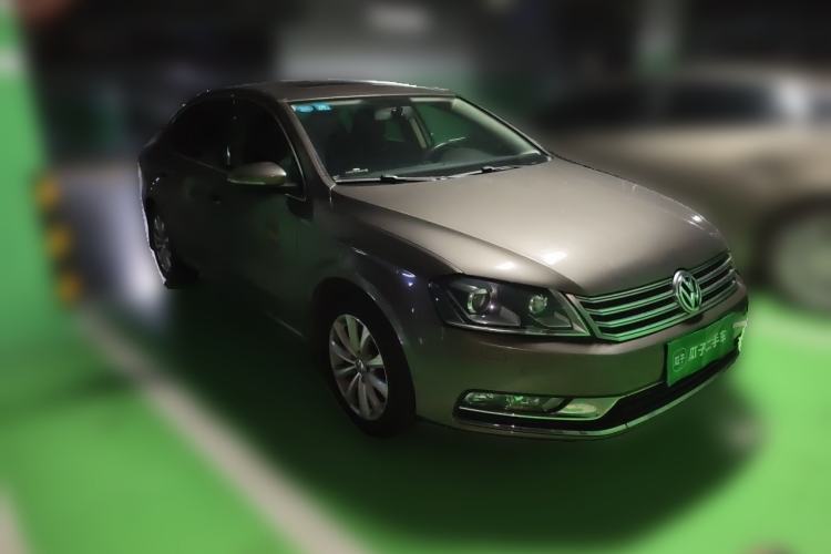 Used Volkswagen Magotan 2015 1.8TSI Luxury Model Front Right 45 Deg