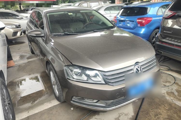 Used Volkswagen Magotan 2015 Facelift 1.8TSI Luxury Model Front Right 45 Deg
