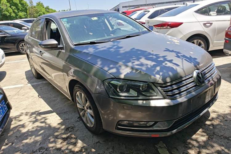 Used Volkswagen Magotan 2015 1.8TSI Luxury Model Front Right 45 Deg