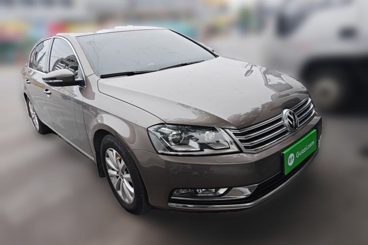 Used Volkswagen Magotan 2015 Revised Version 2.0 TSI Luxury Edition Front Right 45 Deg