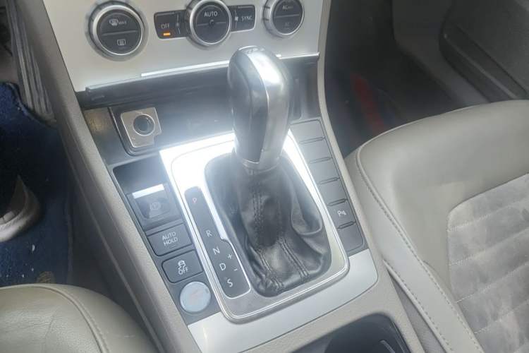 Used Volkswagen Magotan 2015 Facelift 1.8TSI Luxury Model Gear Lever