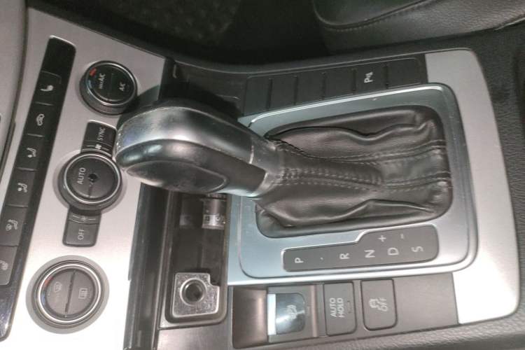 Used Volkswagen Magotan 2015 2.0 TSI Luxury Model Gear Lever