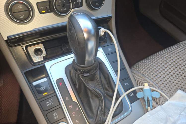 Used Volkswagen Magotan 2015 2.0 TSI Prestige Model Gear Lever