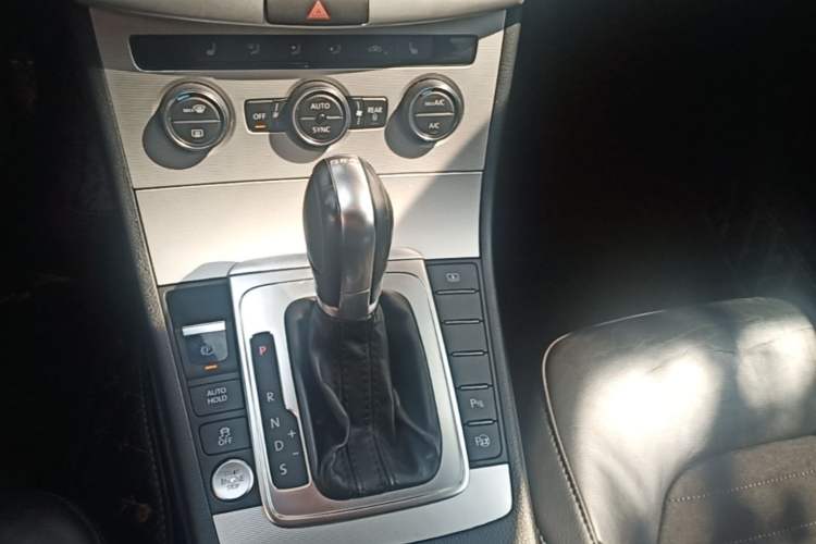 Used Volkswagen Magotan 2015 Revised 1.8TSI Prestige Version Gear Lever