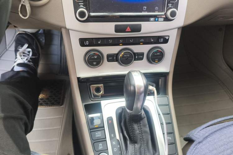 Used Volkswagen Magotan 2015 Facelift 1.8TSI Luxury Model Gear Lever