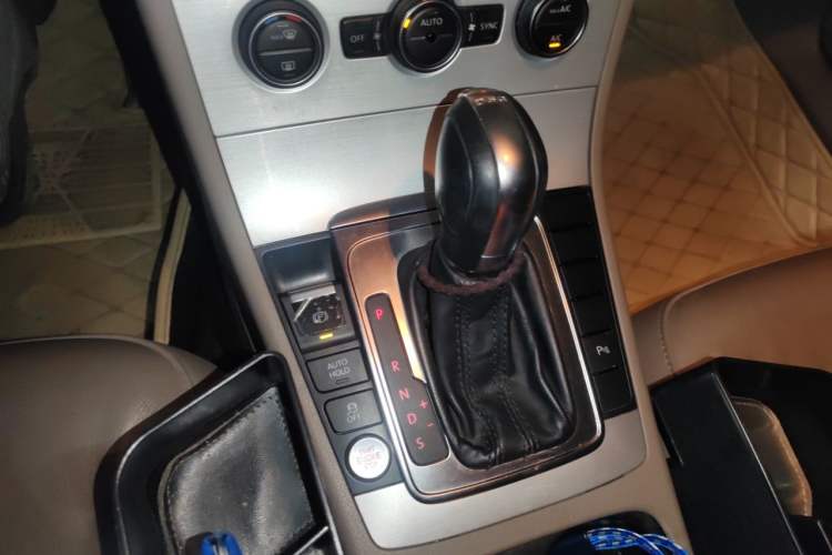 Used Volkswagen Magotan 2015 Facelift 1.8TSI Luxury Model Gear Lever