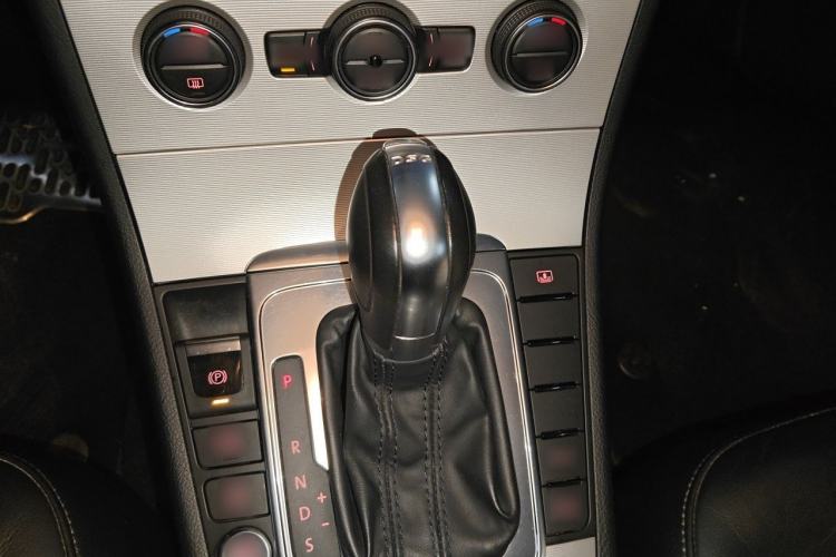 Used Volkswagen Magotan 2015 Revised Version 2.0 TSI Prestige Edition Gear Lever