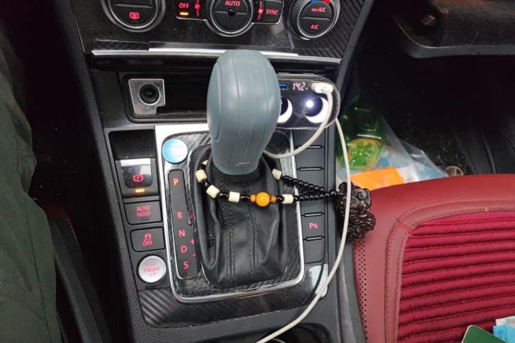 Used Volkswagen Magotan 2015 Revised Version 2.0 TSI Luxury Edition Gear Lever