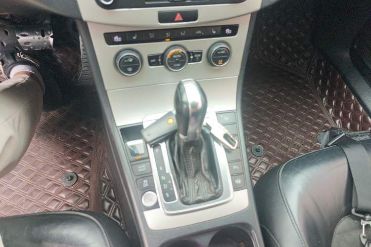 Used Volkswagen Magotan 2015 1.8TSI Prestige Model Gear Lever