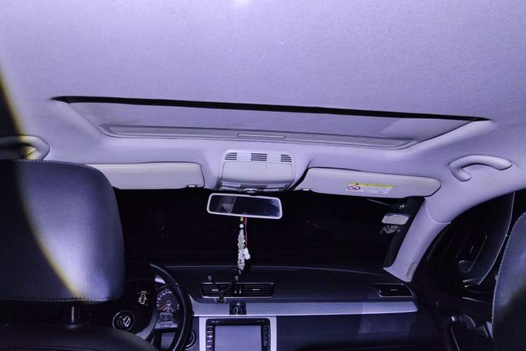 Used Volkswagen Magotan 2015 1.8TSI Advanced Model Headliner