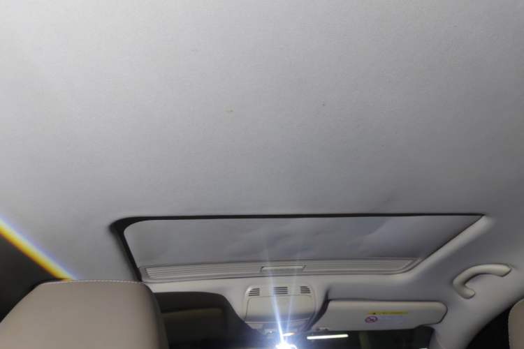 Used Volkswagen Magotan 2015 Facelift 1.8TSI Luxury Model Headliner