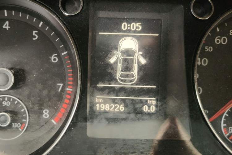 Used Volkswagen Magotan 2015 Facelift 1.8TSI Luxury Model Instrument Cluster