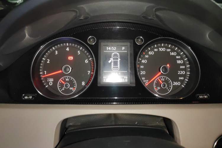 Used Volkswagen Magotan 2015 Facelift 1.8TSI Luxury Model Instrument Cluster