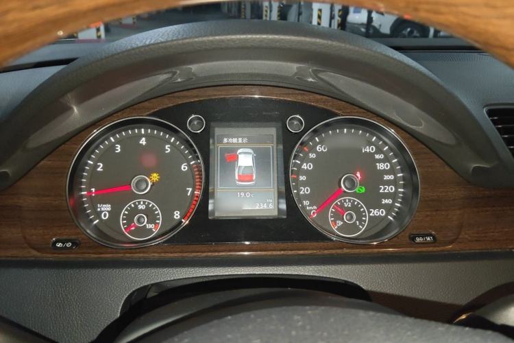 Used Volkswagen Magotan 2015 Revised Version 2.0 TSI Prestige Edition Instrument Cluster