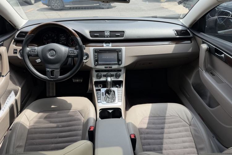 Used Volkswagen Magotan 2015 Revised 1.8TSI Prestige Version Interior 1