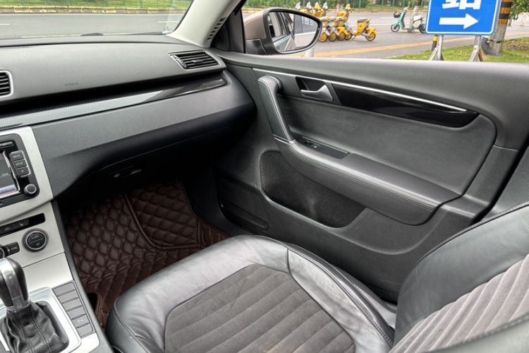 Used Volkswagen Magotan 2015 1.8TSI Luxury Model Interior 2