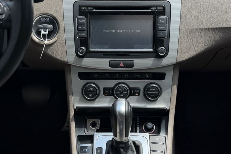 Used Volkswagen Magotan 2015 Revised 1.8TSI Prestige Version Interior 2