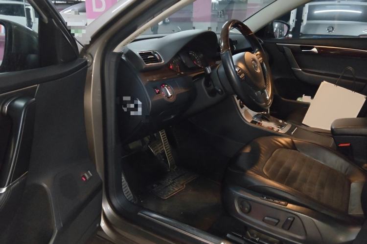 Used Volkswagen Magotan 2015 Revised Version 2.0 TSI Prestige Edition Interior 3