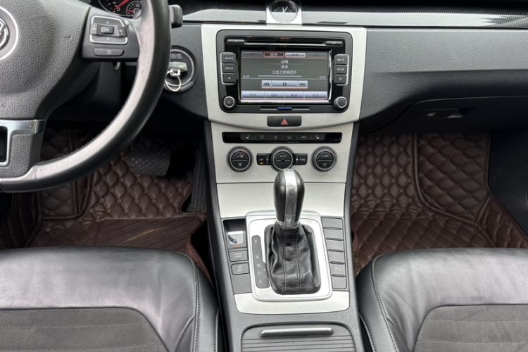 Used Volkswagen Magotan 2015 1.8TSI Luxury Model Interior 3