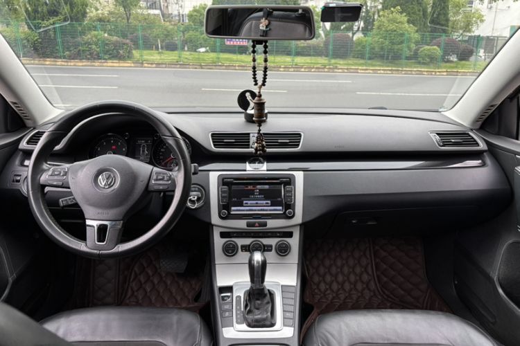 Used Volkswagen Magotan 2015 1.8TSI Luxury Model Interior 7
