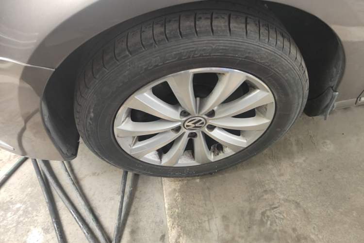 Used Volkswagen Magotan 2015 Facelift 1.8TSI Luxury Model Left Front Wheel Hub
