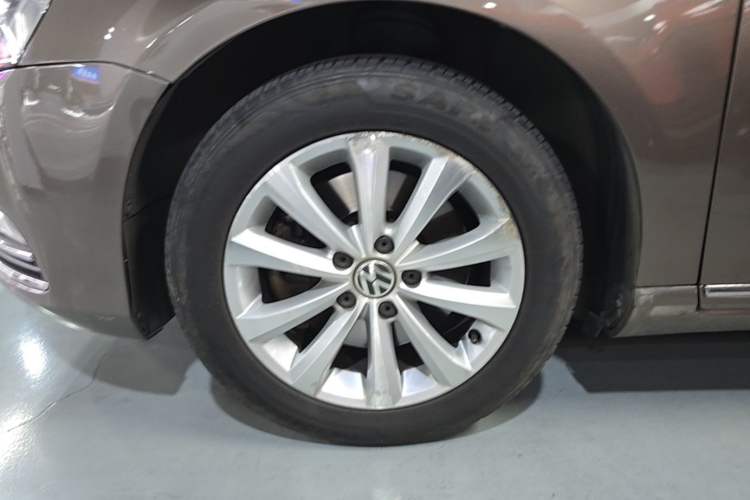 Used Volkswagen Magotan 2015 1.8TSI Luxury Model Left Front Wheel Hub