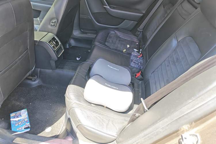 Used Volkswagen Magotan 2015 1.8TSI Luxury Model Left Rear Seat